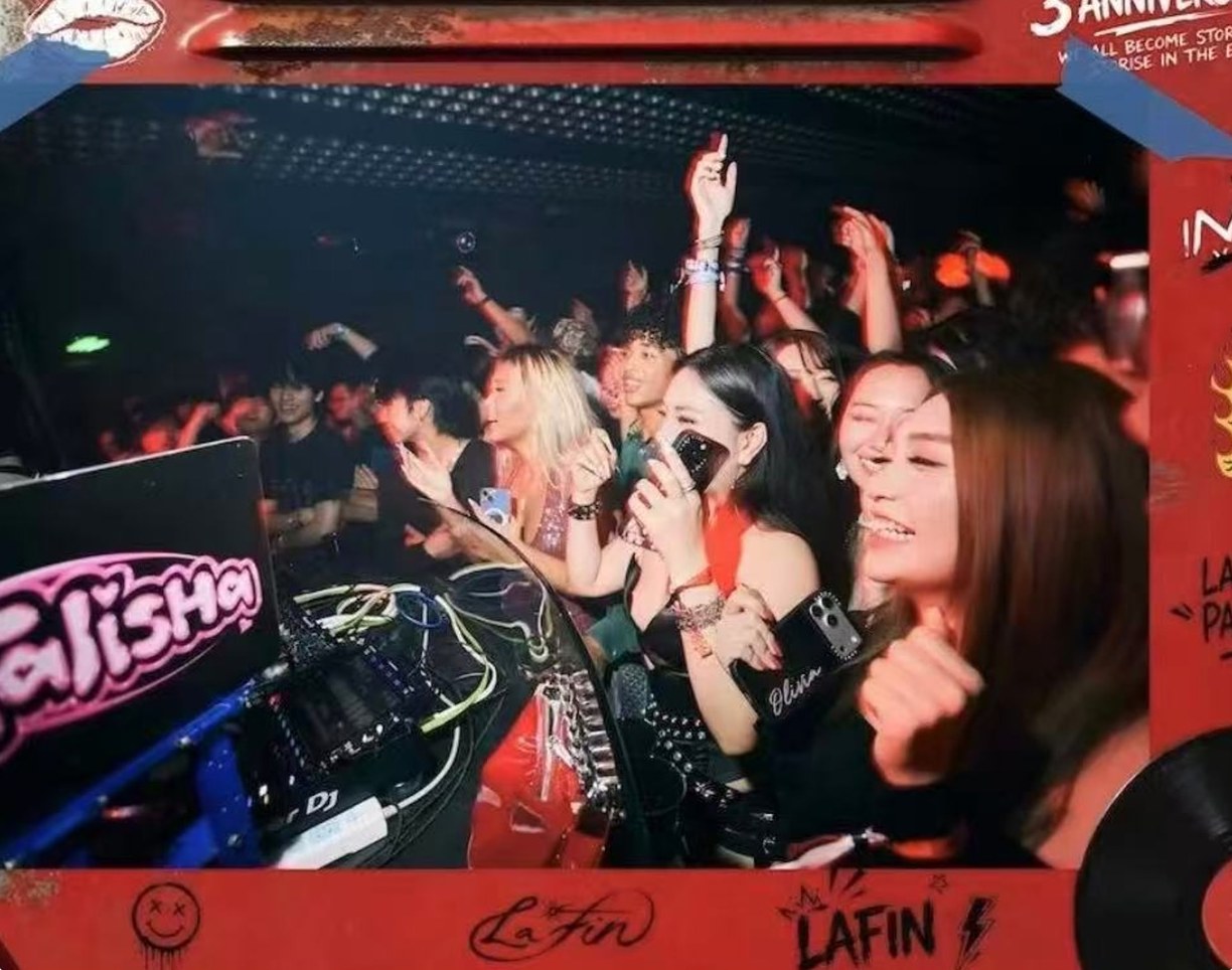 The crowd at La Fin, on the 6th floor of INS Land