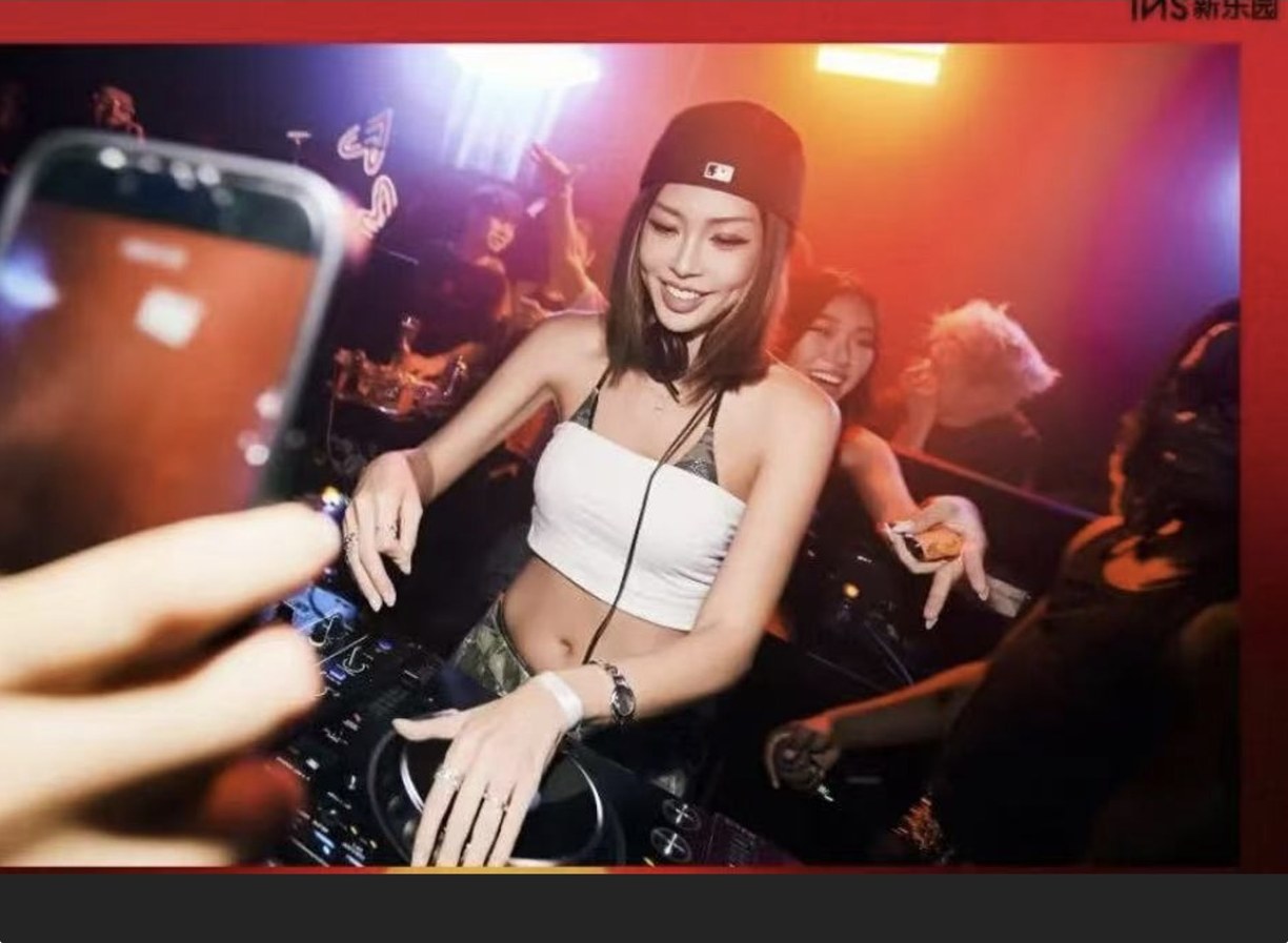 DJ at La Fin, INS Land